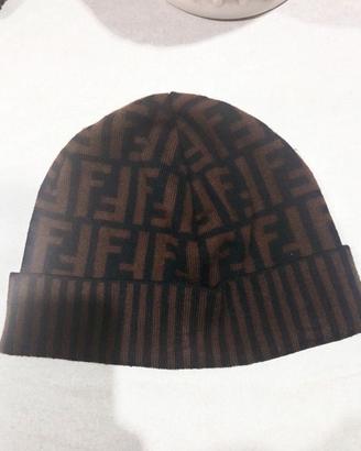 cappellino di lana fendi