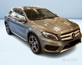 GLA 180 PREMIUM AMG STYLE