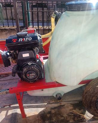 Carriola con Botte di irrorazione