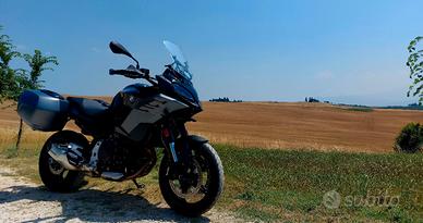 BMW F900XR 2025 + Set Valigie Touring