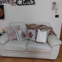 divano letto  in pelle