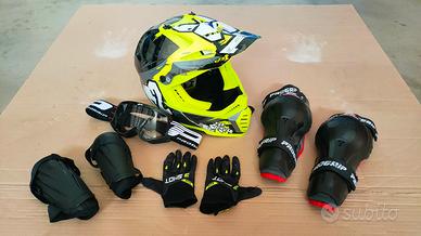 casco e protezioni per enduro