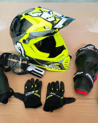 casco e protezioni per enduro