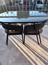 tavolo  con due sedie