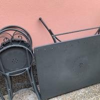Sedie e tavolo da giardino