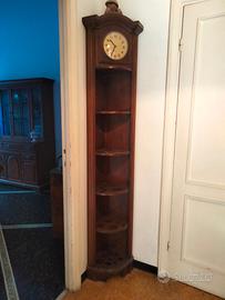 Angoliera con orologio