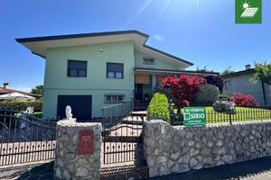 SPLENDIDA VILLA SINGOLA CON GIARDINO PRIVATO DI...