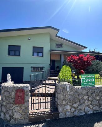 SPLENDIDA VILLA SINGOLA CON GIARDINO PRIVATO DI...