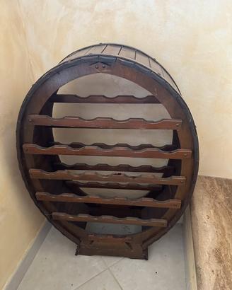 Botte in legno per riporre vini