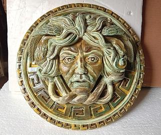 Mitologica scultura della Gorgone Medusa