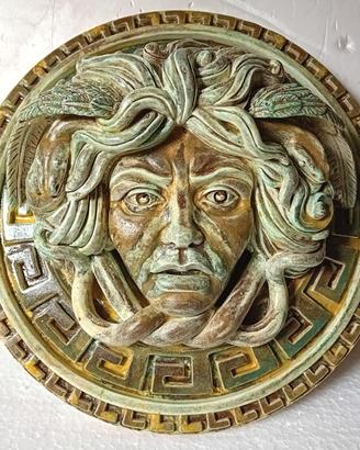 Mitologica scultura della Gorgone Medusa