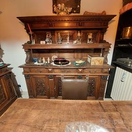 2 credenze più tavolo in noce. Neorinascimentale