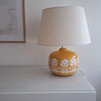 Lampada da tavolo gialla