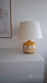 Lampada da tavolo gialla