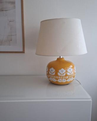 Lampada da tavolo gialla