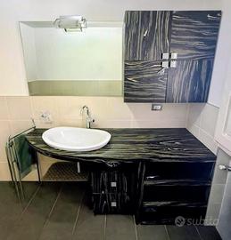 Bagno completo più specchio