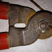 cesoia taglia tondini