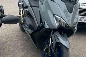 Yamaha T max 530
