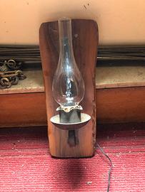 Luce legno e ferro battuto