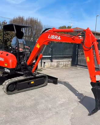 E132 Escavatore 26 q Libra 224 S
