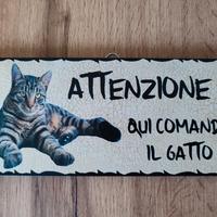 Targhetta QUI COMANDA IL GATTO 