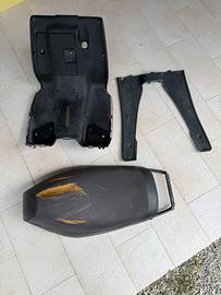 Ricambi Malaguti Phantom F12 sella r scudo pedana