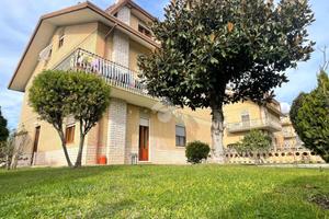 4 LOCALI A CASTROCIELO