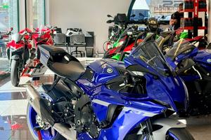 YAMAHA YZF R1 AKRAPOVIC FINANZIABILE