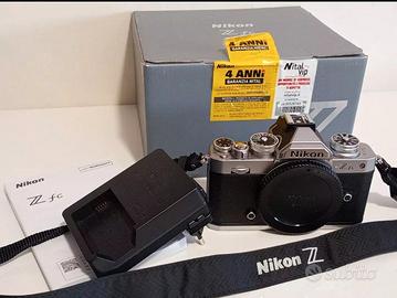 NIKON Z FC ( ZFC ) + Grip con 1.055 scatti