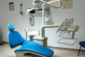 Studio odontoiatrico con attrezzatura