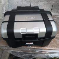 Top case Givi trekker  46 litri o 33 litri.
