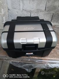 Top case Givi trekker  46 litri o 33 litri.
