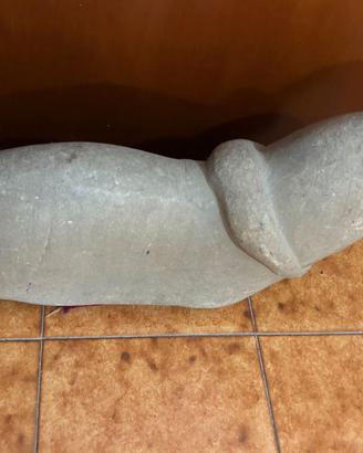 Arte sarda: statua figura supina