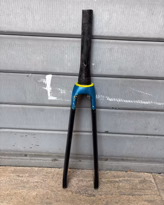 Forcella in carbonio  passaggio cavi interni