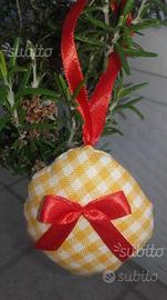 Palline di stoffa giallo con fiocco rosso 3 pezzi