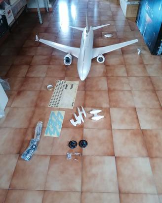 Aeromodello Boeing 737 700 RC