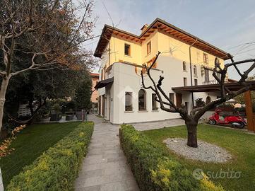 VILLA A SCHIERA A BRESCIA