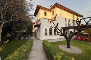 VILLA A SCHIERA A BRESCIA
