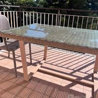 tavolo in rattan sintetico con vetro sul piano