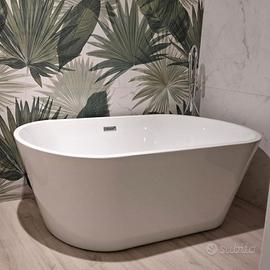 Vasca freestanding completa di miscelatore a terra