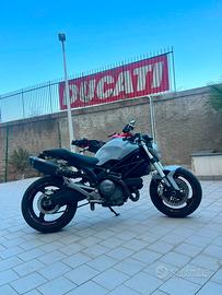 ducati monster 696