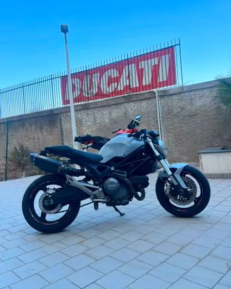 ducati monster 696
