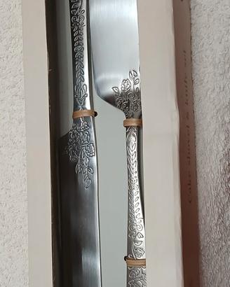 paletta e coltello color argento 