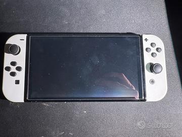Nintendo Switch OLED + 2 Giochi + Custodia