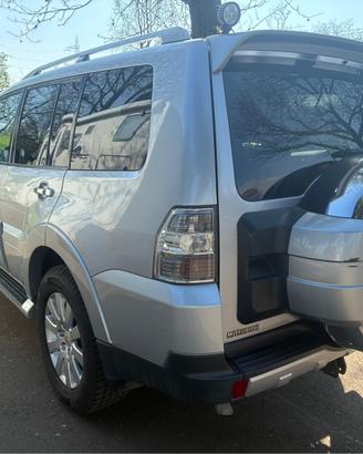 Mitsubishi Pajero V80