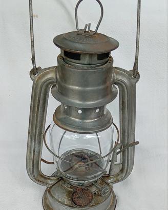 Antica lanterna a olio made in Cina 