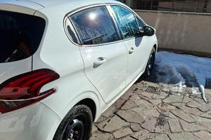Peugeot 208 Signature 2018