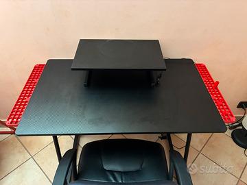 Scrivania con sedia gameing