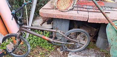 bicicletta Trovata in uno sgombero cantina
