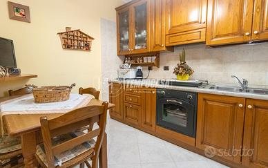 GRAZIOSO APPARTAMENTO IMMERSO NEL VERDE CON BOX AU